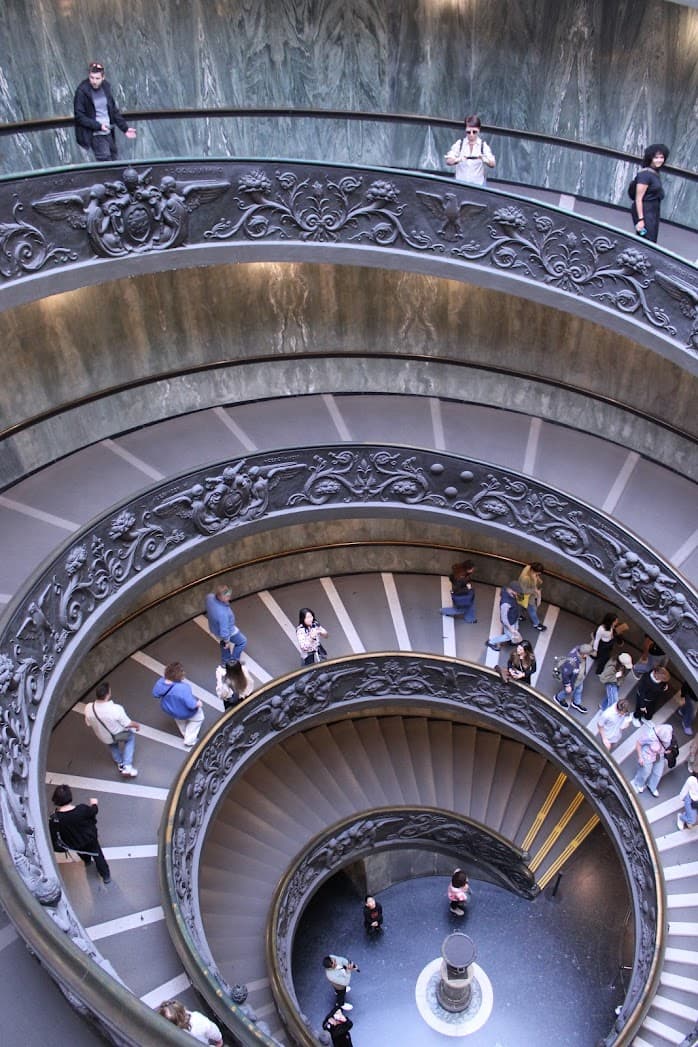 Escada dupla hélice Museu Vaticano