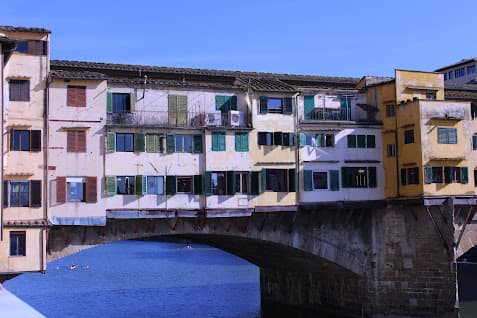 Ponte Vecchio sobre Rio Arno